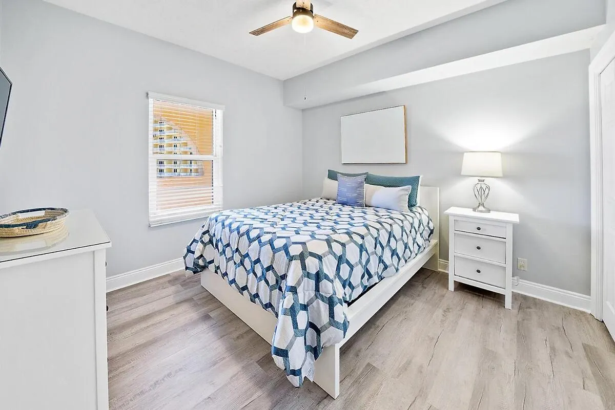 Calypso 1209W Corner 3Br 3Ba 2 Sets Of Beach Service Panama City Beach Apartment